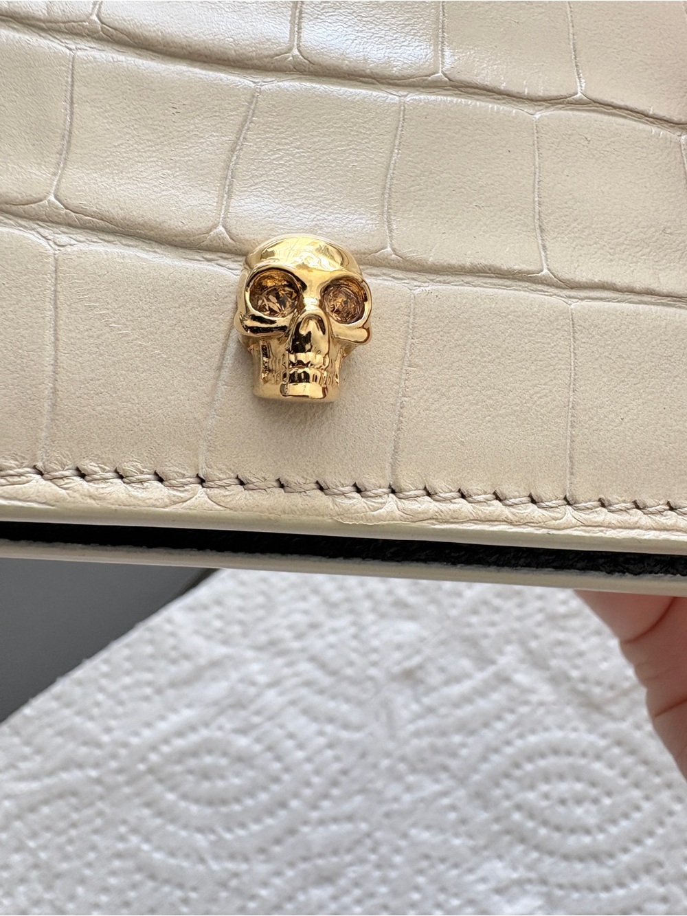 MCQUEEN
White Croc Skull Bifold Wallet